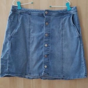 Short denim skirt
